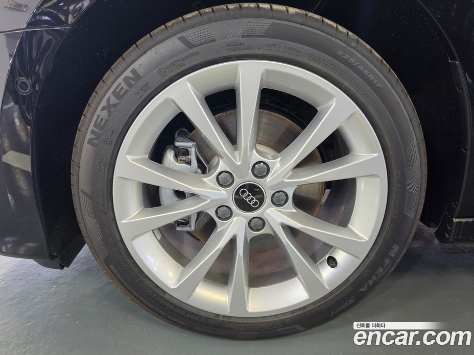 Audi A3 (8Y) фото 5