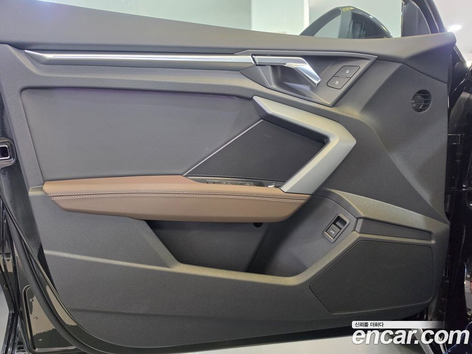 Audi A3 (8Y) фото 16