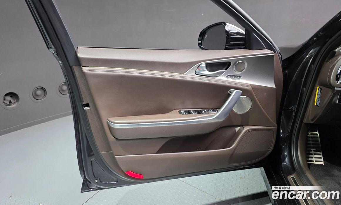Kia Stinger фото 24