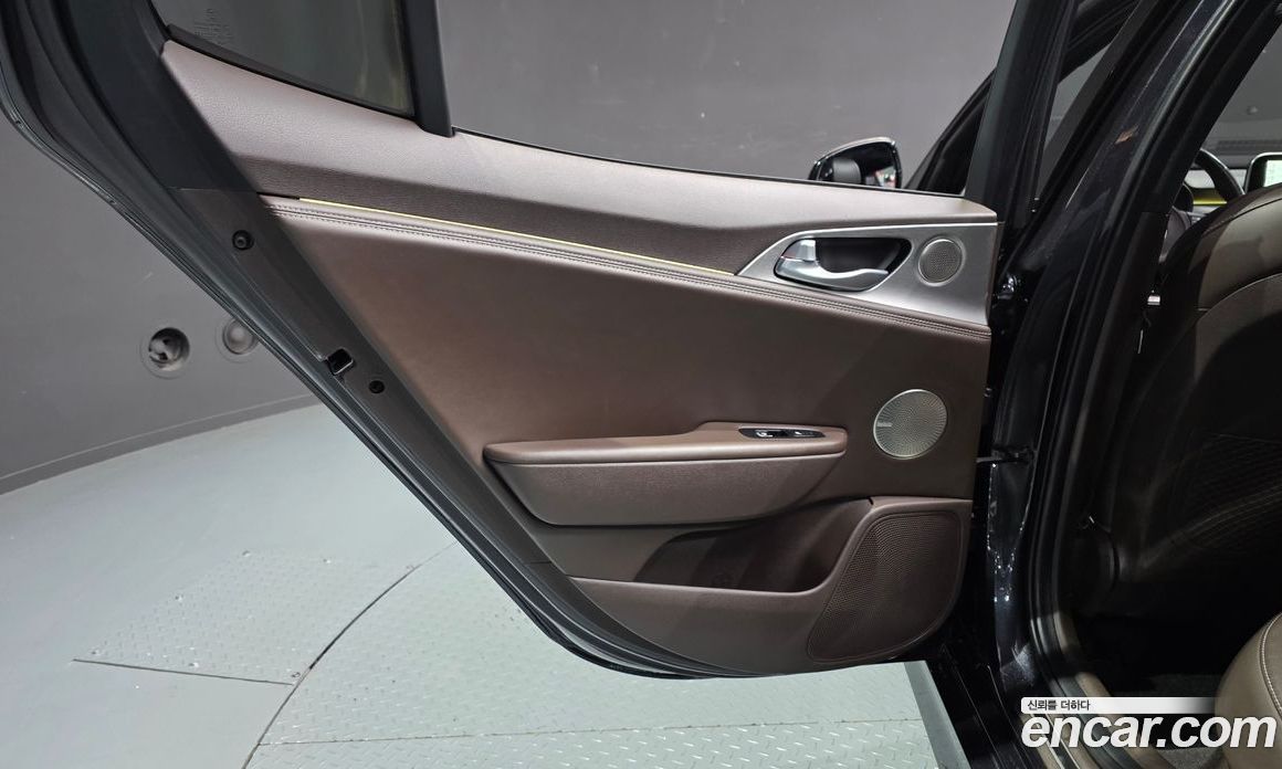 Kia Stinger фото 25