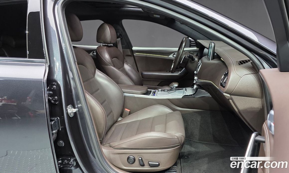 Kia Stinger фото 26