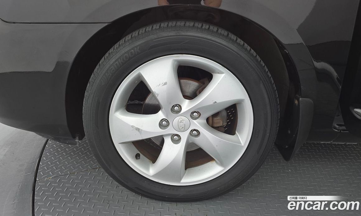 Kia Carens 2nd Gen фото 5