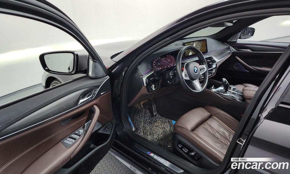 BMW 5-Series (G30) фото 10