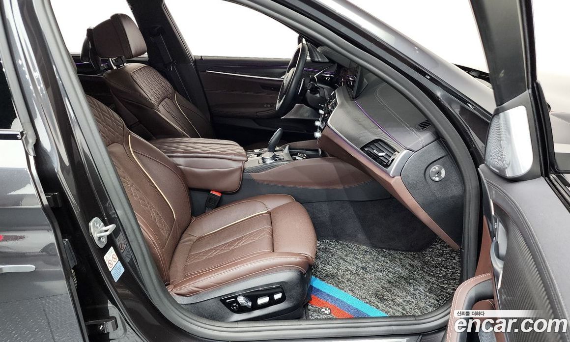 BMW 5-Series (G30) фото 11