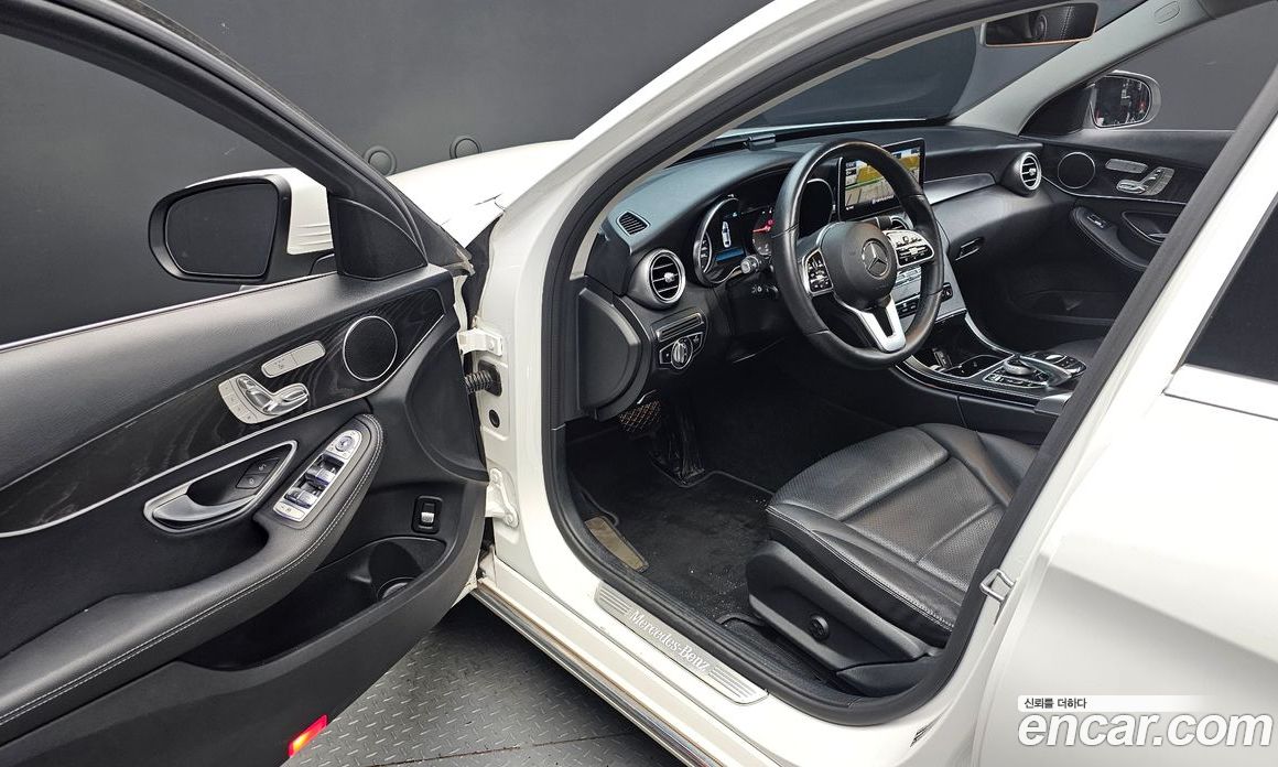 Mercedes-Benz C-Class W205 фото 10