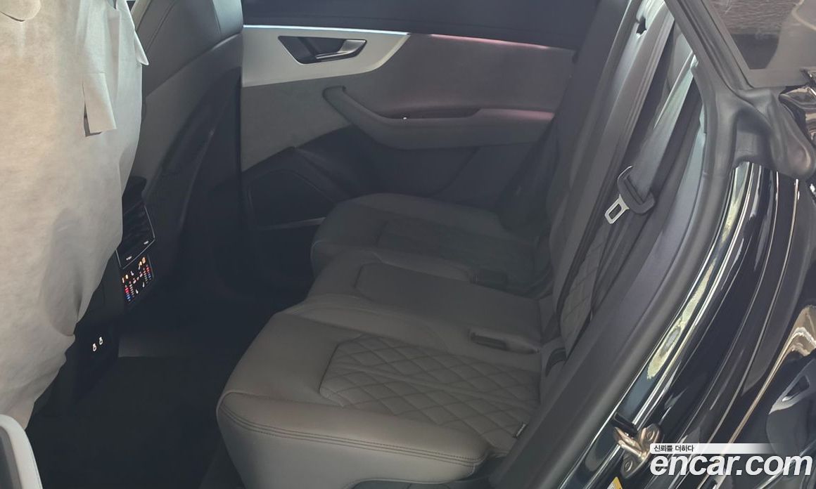 Audi Q8 (4M) фото 9