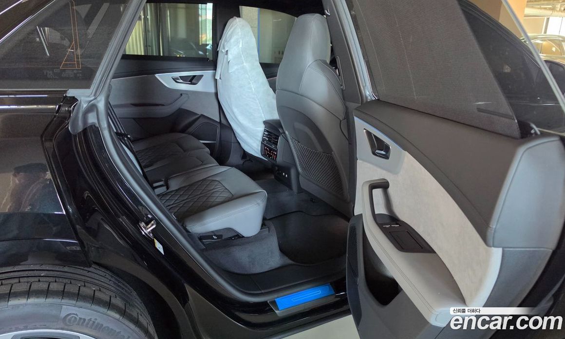 Audi Q8 (4M) фото 11