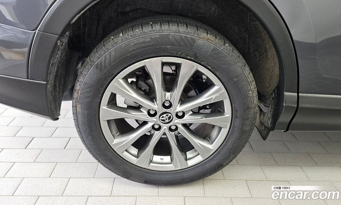 Toyota RAV4 4th Gen фото 5