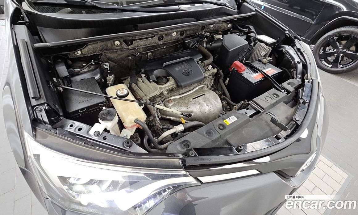 Toyota RAV4 4th Gen фото 6