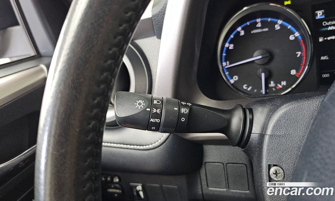 Toyota RAV4 4th Gen фото 19