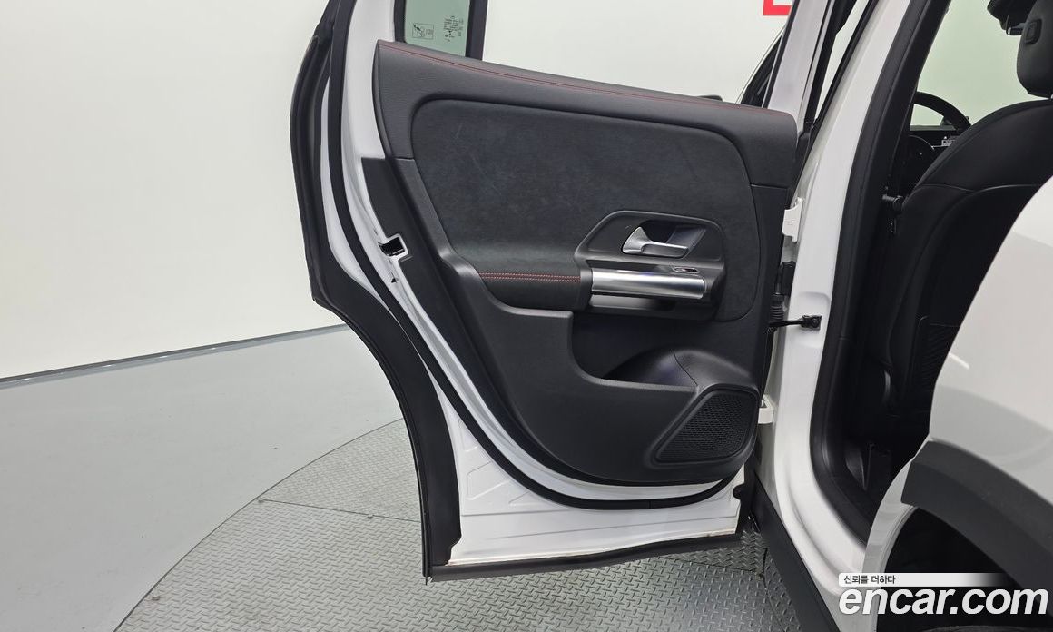 Mercedes-Benz GLA-Class H247 фото 25