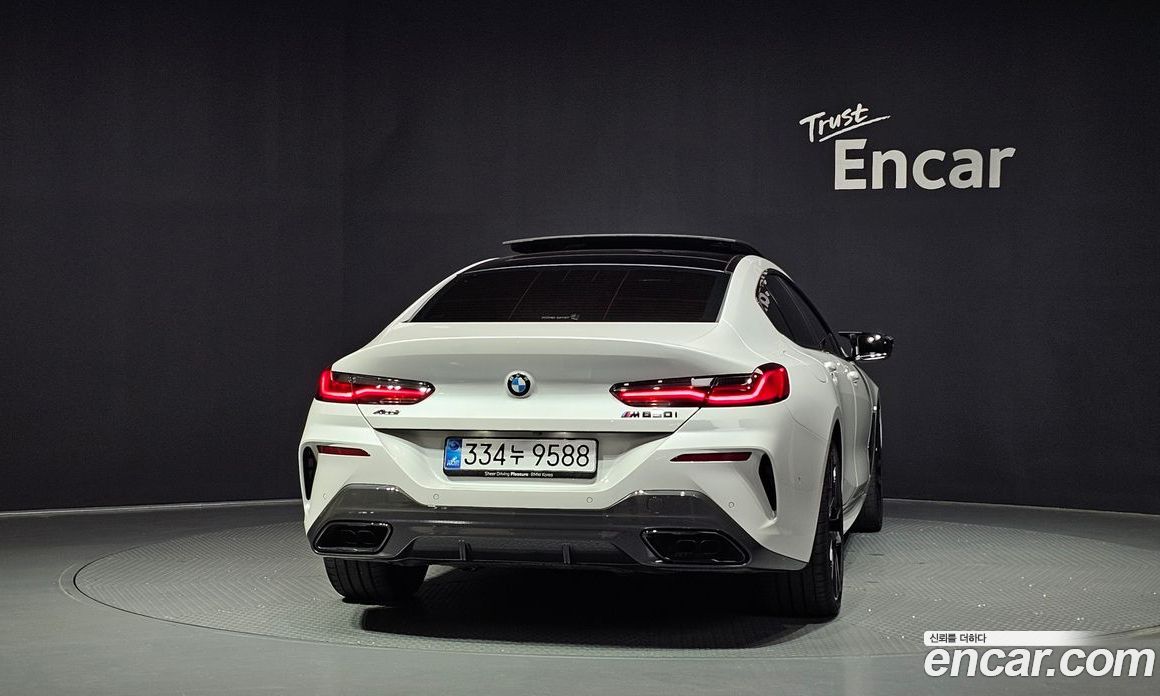 BMW 8-Series (G15) фото 4