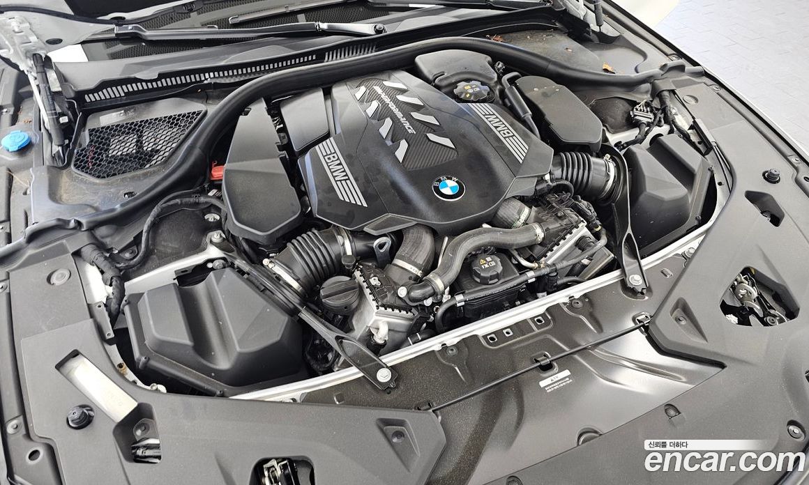 BMW 8-Series (G15) фото 6