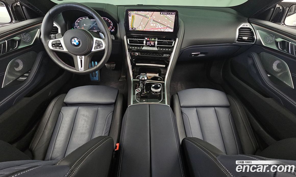 BMW 8-Series (G15) фото 7