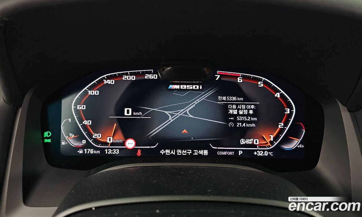 BMW 8-Series (G15) фото 8