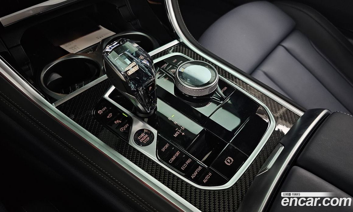 BMW 8-Series (G15) фото 9