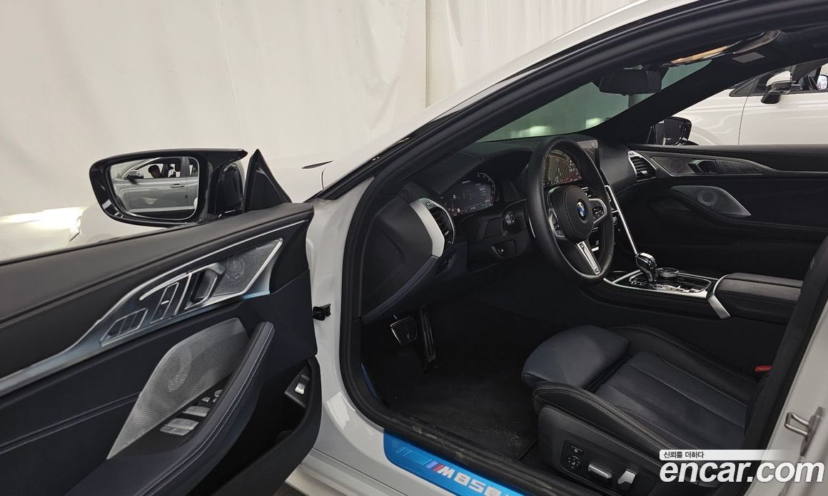 BMW 8-Series (G15) фото 10