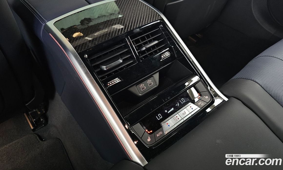 BMW 8-Series (G15) фото 18