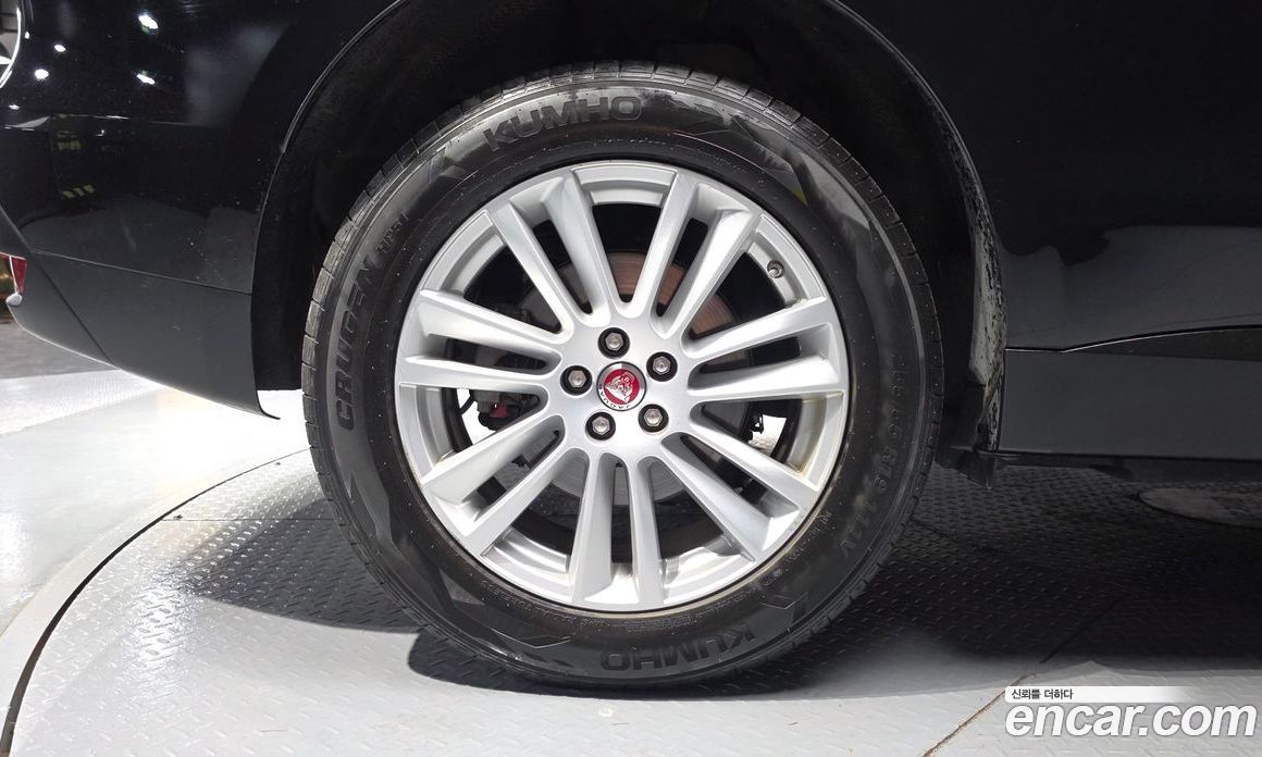 Jaguar F-PACE фото 5