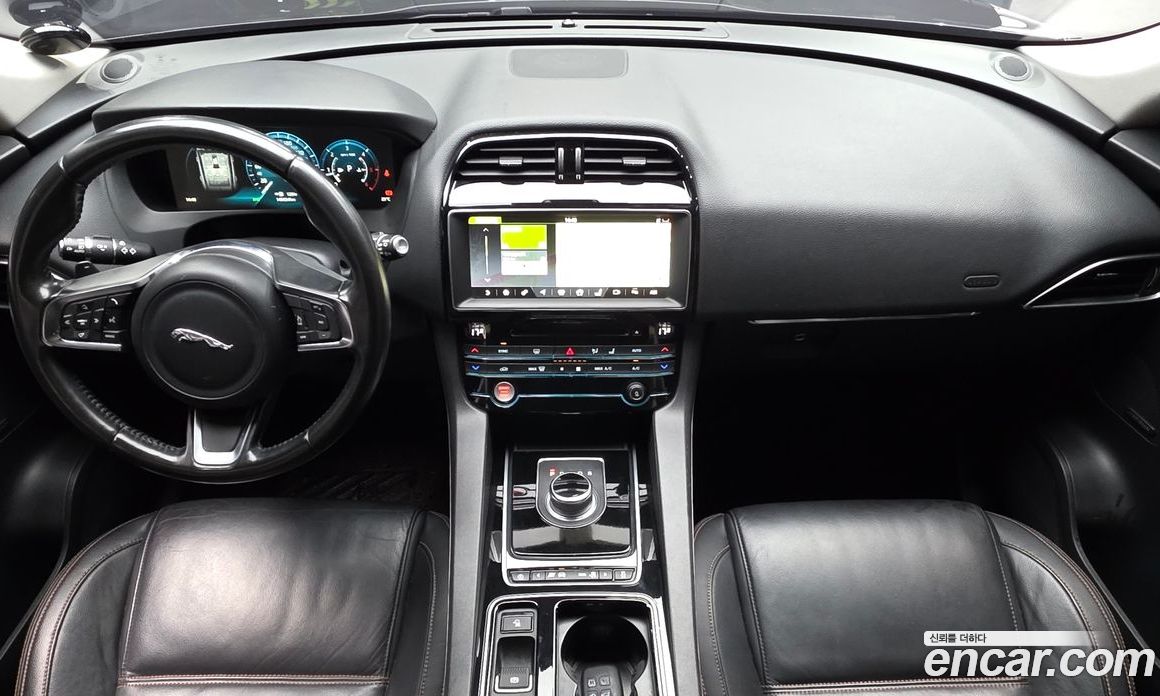 Jaguar F-PACE фото 7