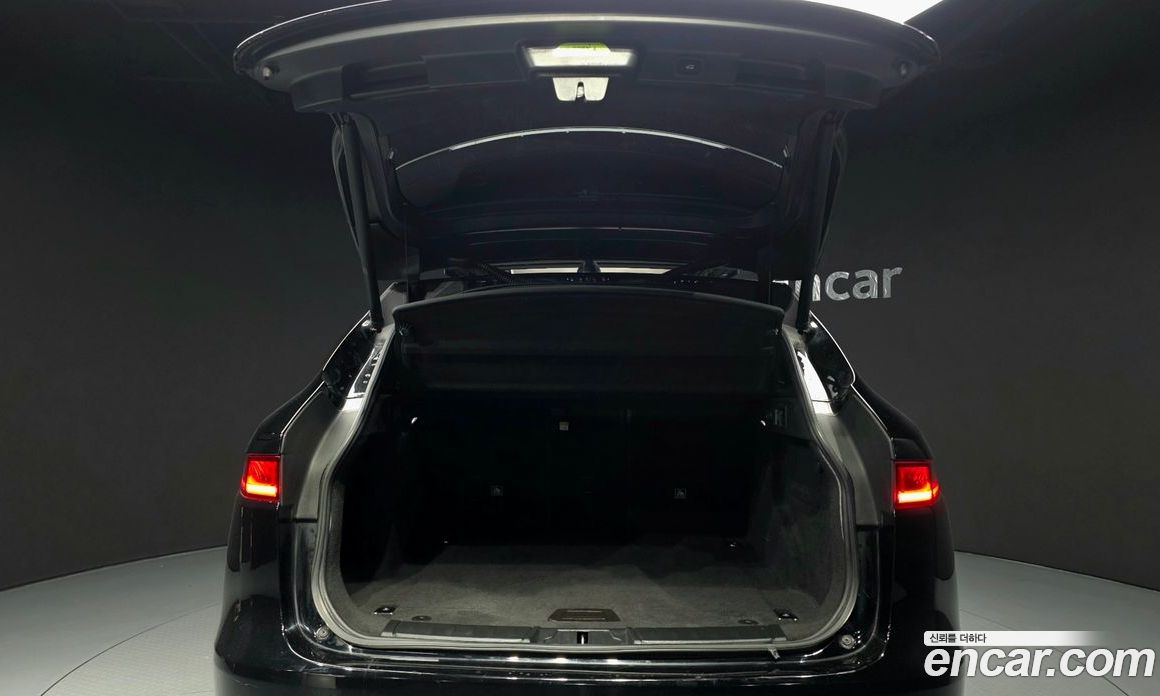 Jaguar F-PACE фото 19