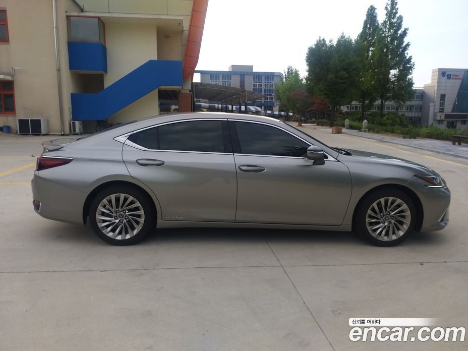Lexus ES300h 7th Gen фото 3