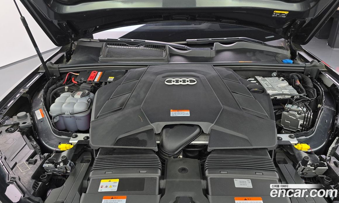Audi Q7 (4M) фото 6