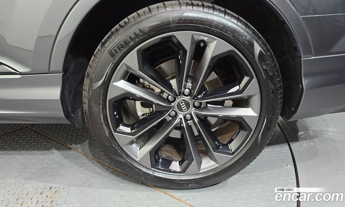 Audi Q7 (4M) фото 21