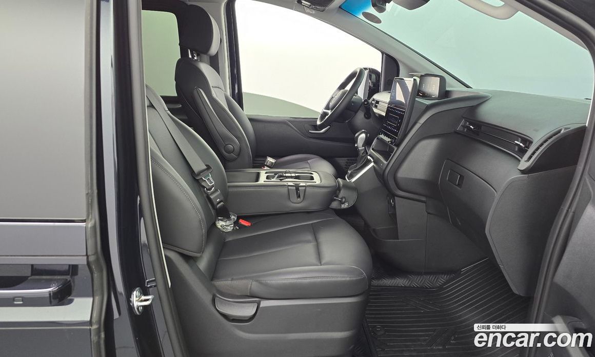Hyundai Staria фото 26