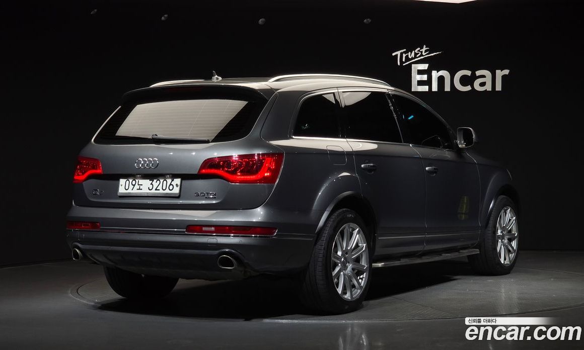 Audi Q7 фото 2