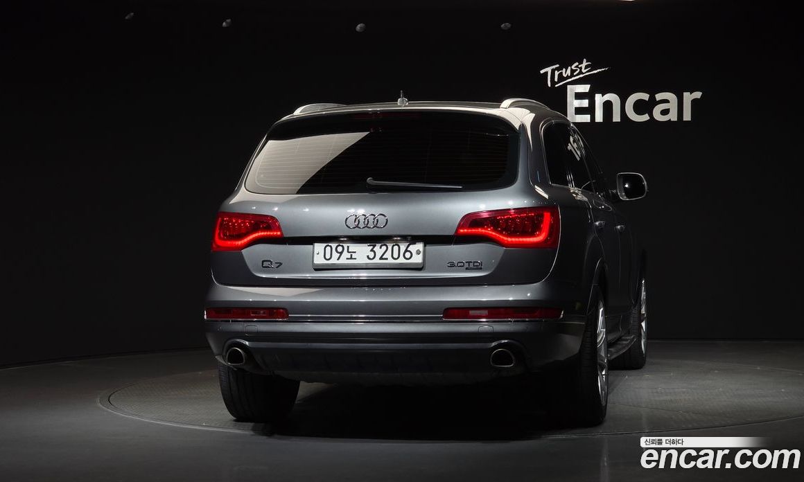 Audi Q7 фото 4