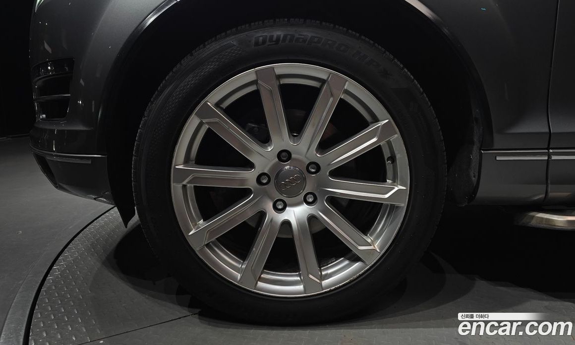 Audi Q7 фото 5