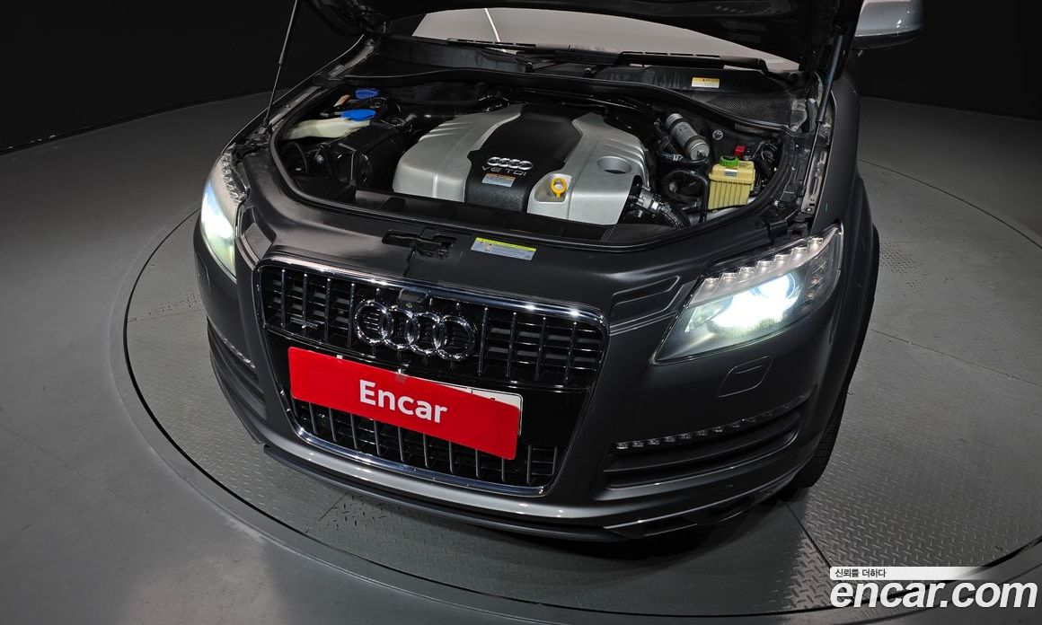 Audi Q7 фото 6