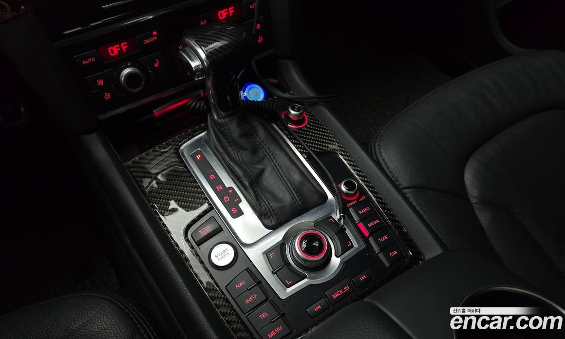 Audi Q7 фото 9