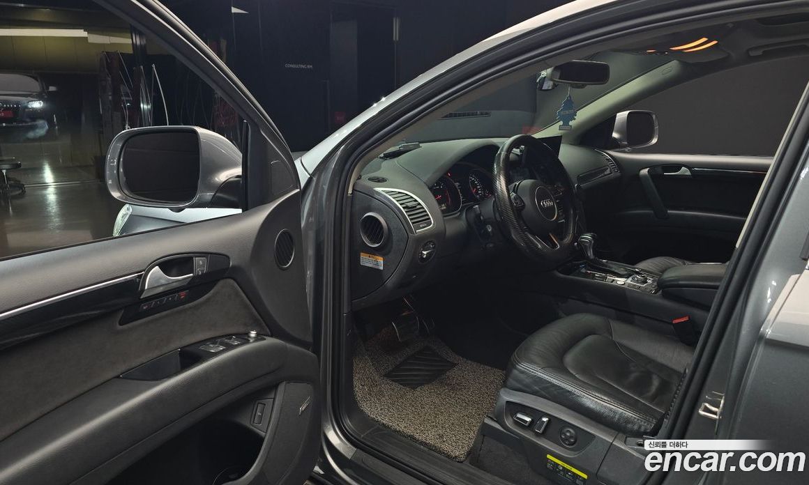 Audi Q7 фото 10