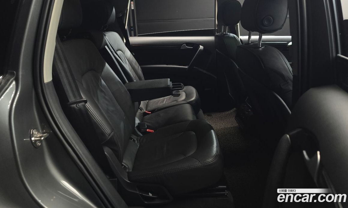 Audi Q7 фото 11