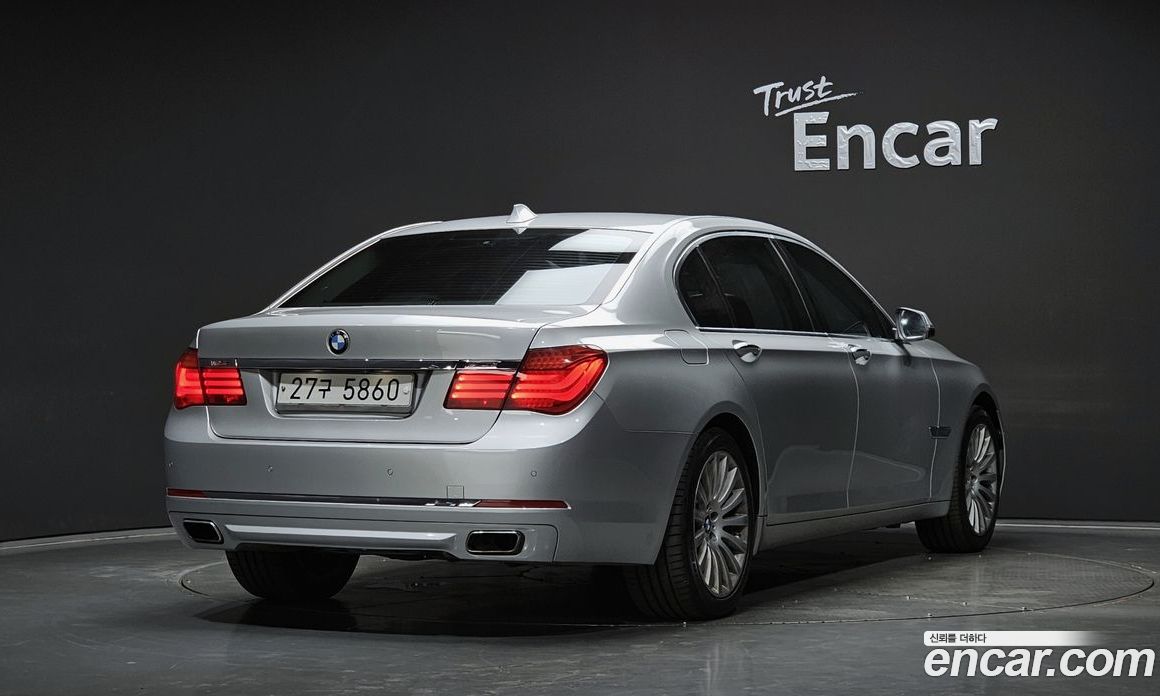 BMW 7-Series (F01) фото 2