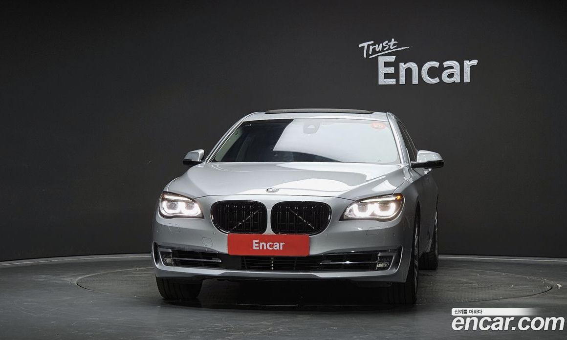 BMW 7-Series (F01) фото 3