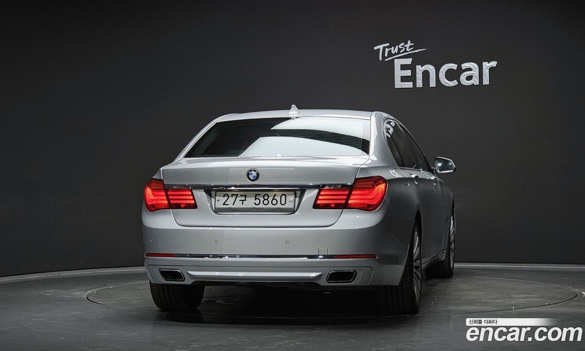 BMW 7-Series (F01) фото 4