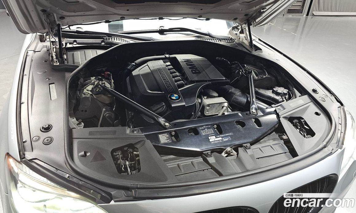 BMW 7-Series (F01) фото 6