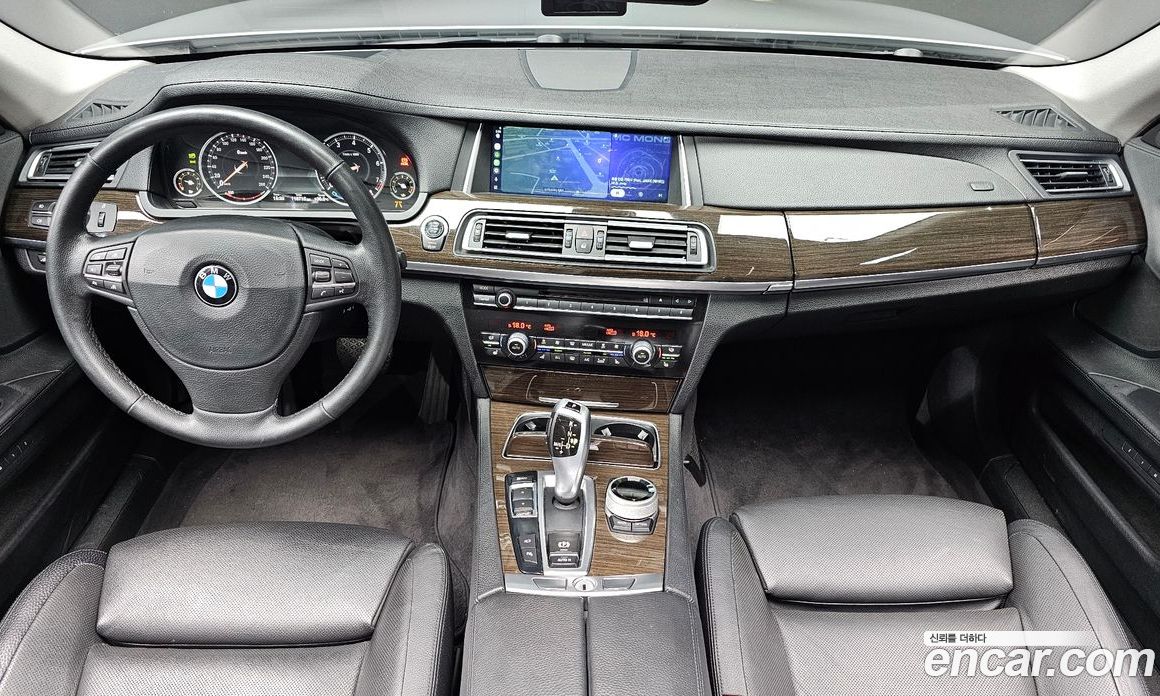 BMW 7-Series (F01) фото 7