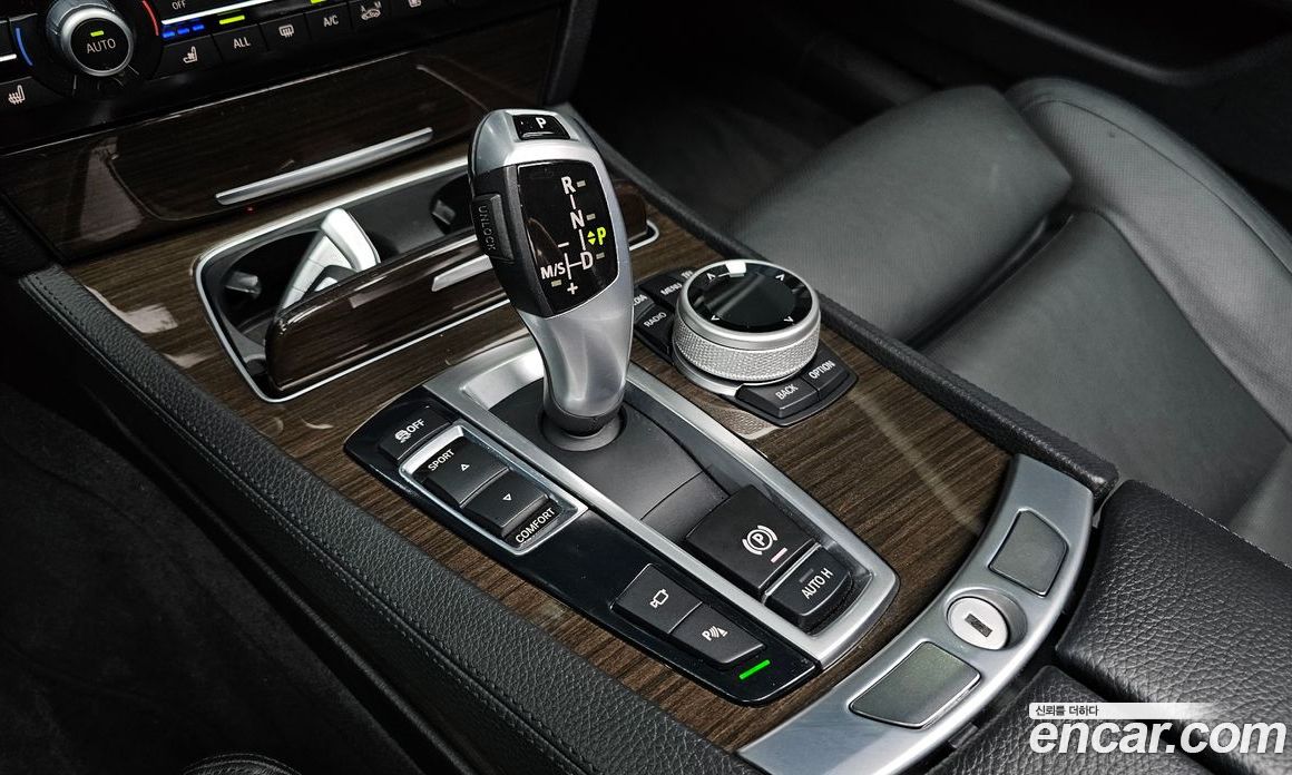 BMW 7-Series (F01) фото 9
