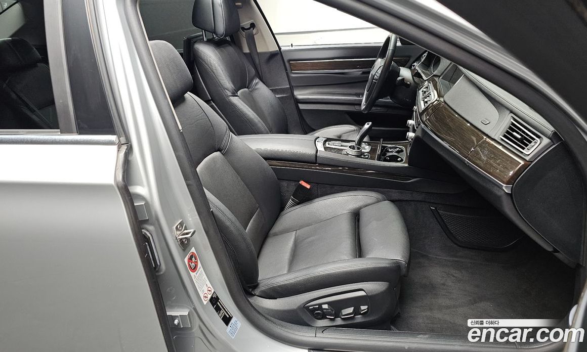 BMW 7-Series (F01) фото 10