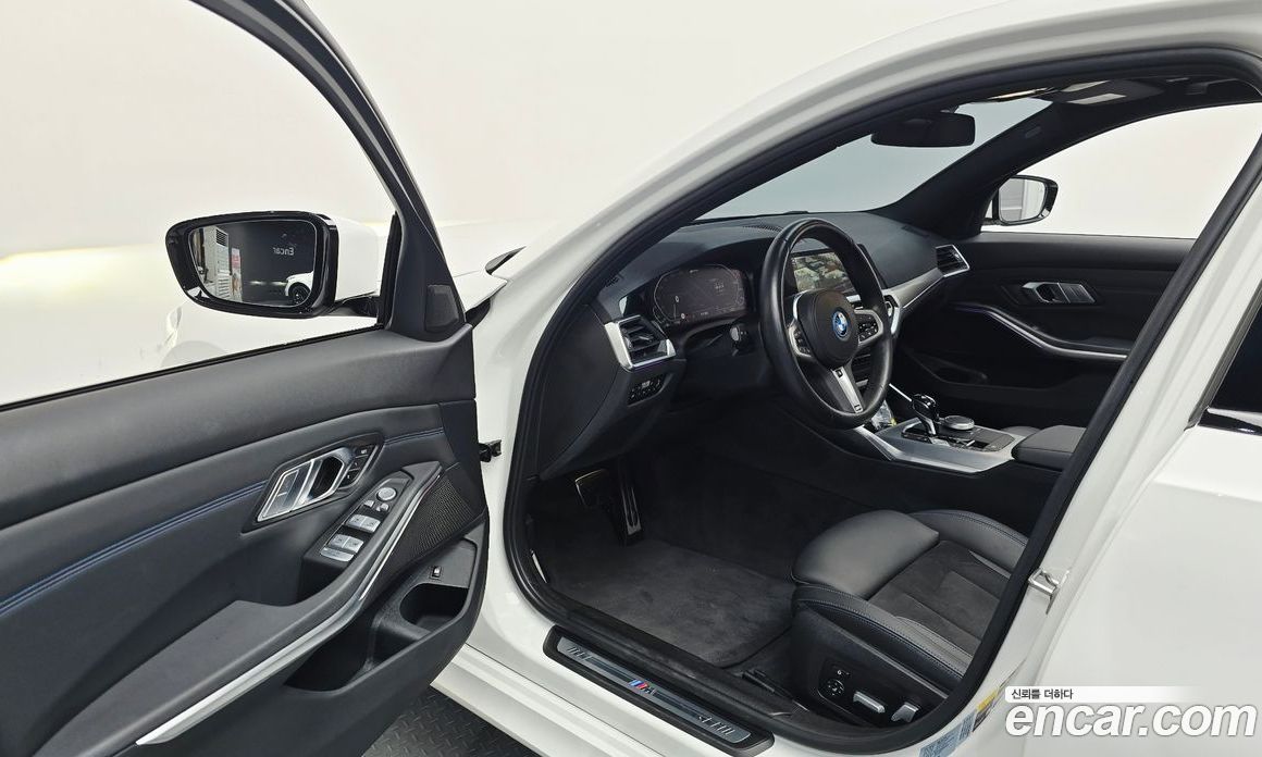 BMW 3-Series (G20) фото 10