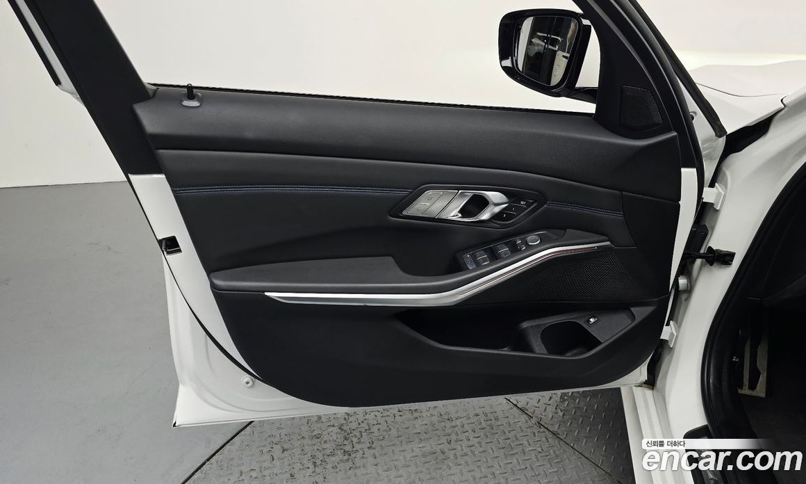 BMW 3-Series (G20) фото 24