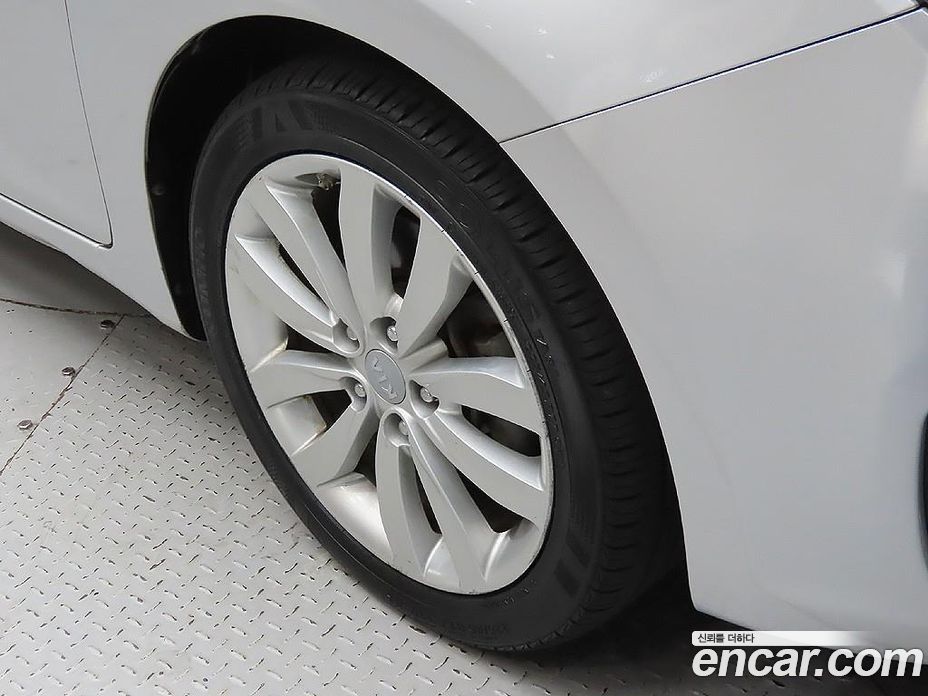 Kia Carens 3rd Gen фото 5