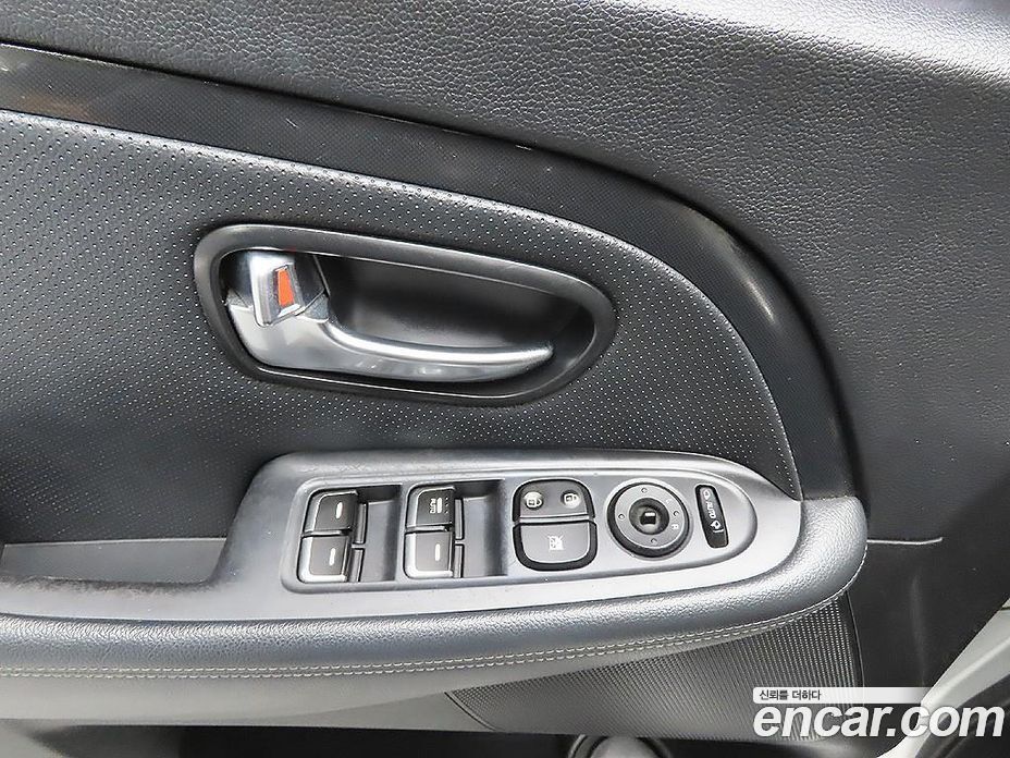Kia Carens 3rd Gen фото 13