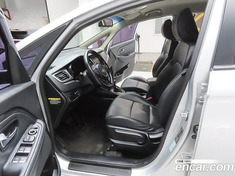 Kia Carens 3rd Gen фото 15