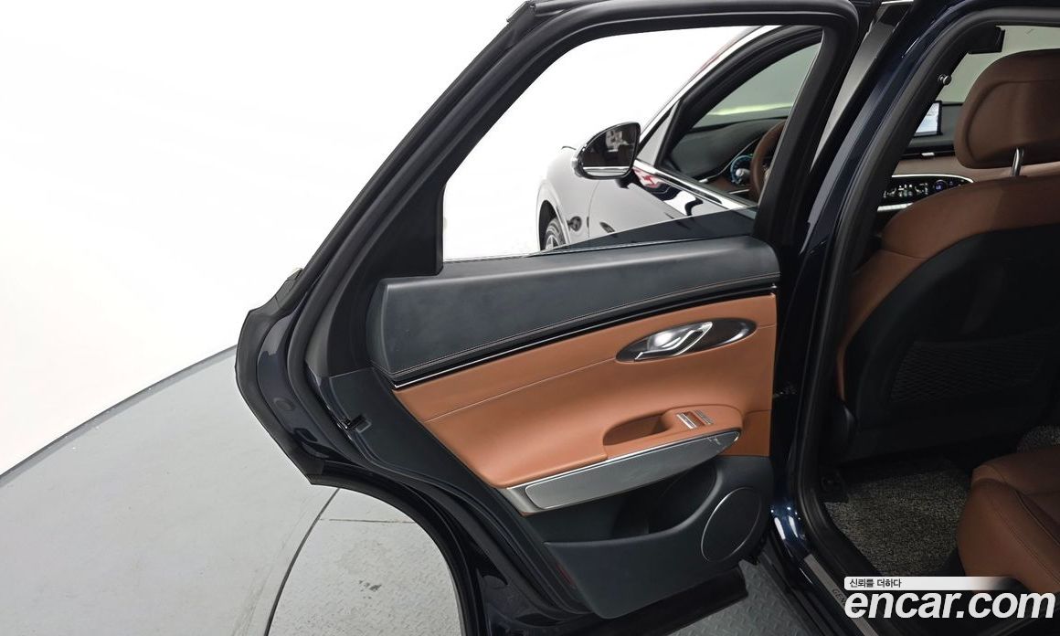 Genesis GV70 фото 25
