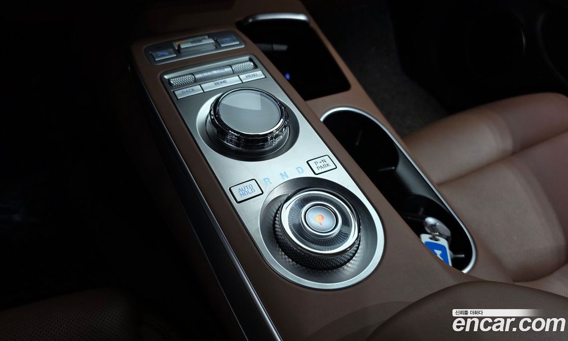 Genesis GV70 фото 29